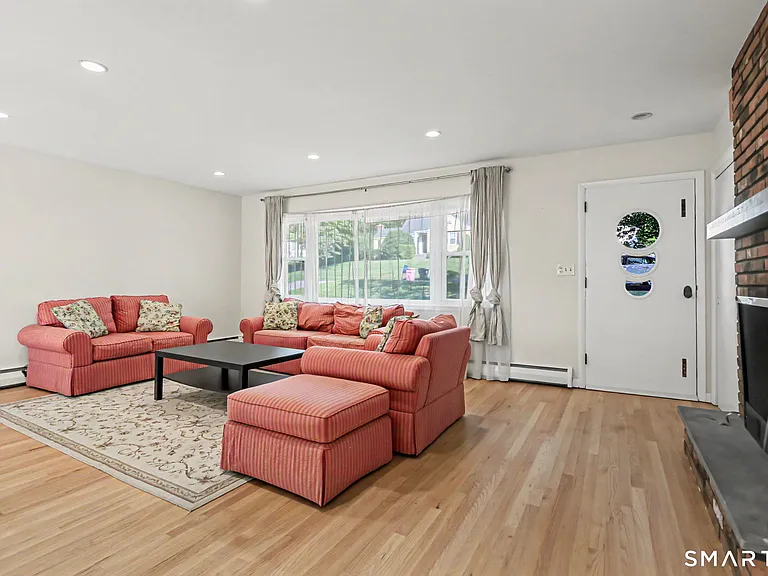 45 Valleyview Rd — Photo 3