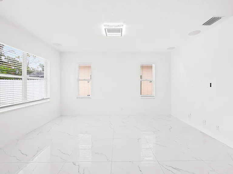 1209 Olympic Cir — Photo 37