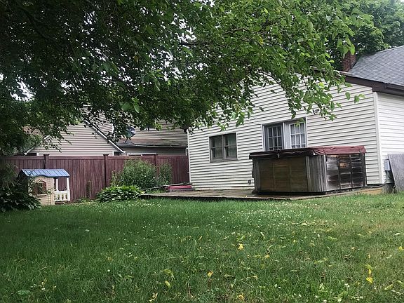 3rd image of 450 Grove Ave