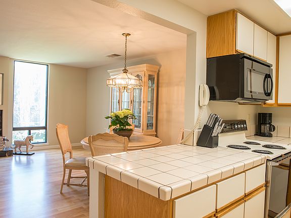 4th image of 800 Sea Spray Ln APT 211