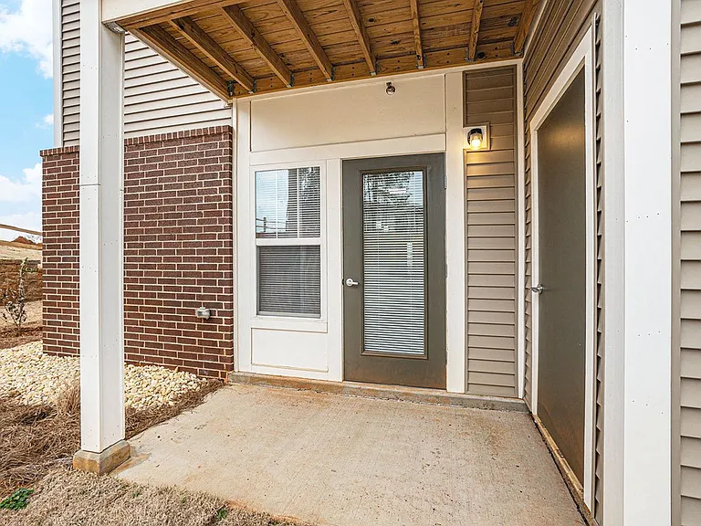 Signature Pointe Apartment Homes — Photo 19