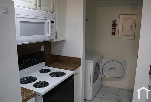 3830 Kensingwood Trce — Photo 1