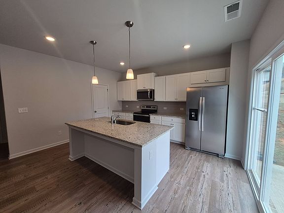 4th image of 99 Softwood Ct