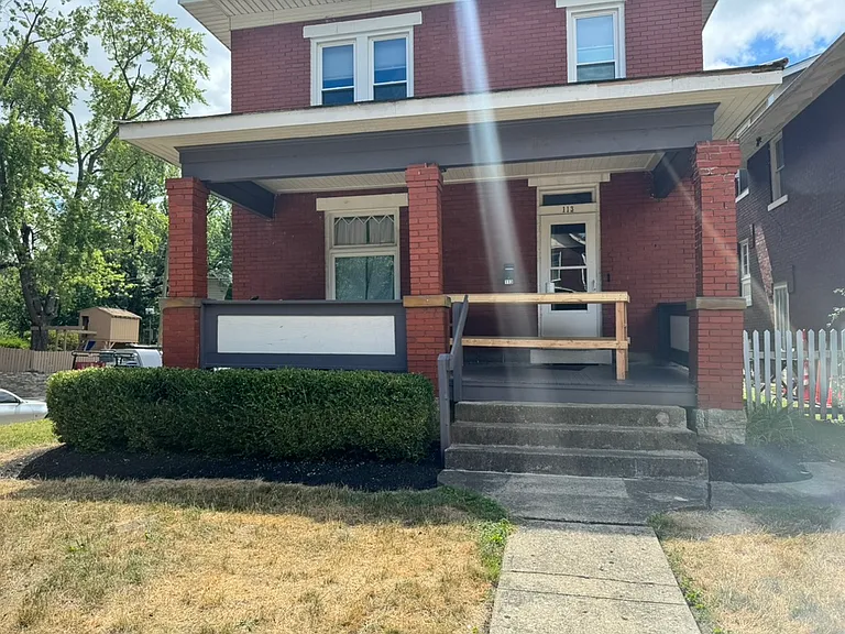 113 E Oakland Ave — Photo 1