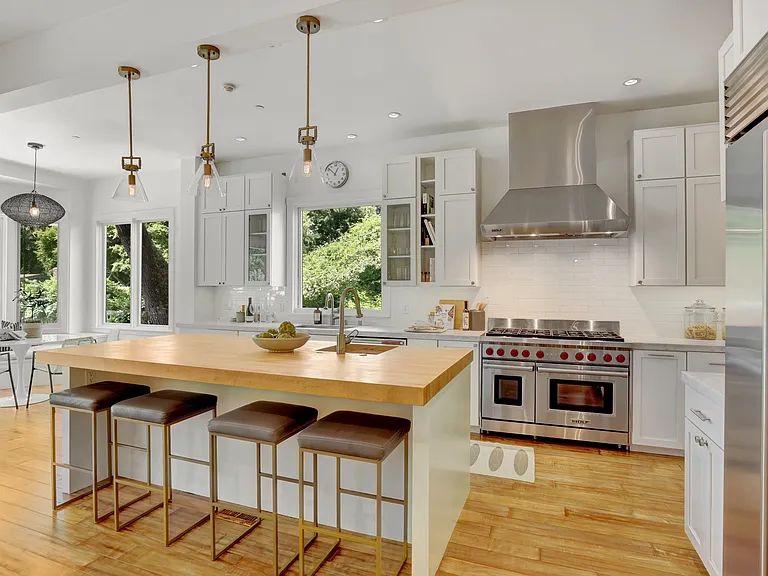 18 Redwood Dr — Photo 3