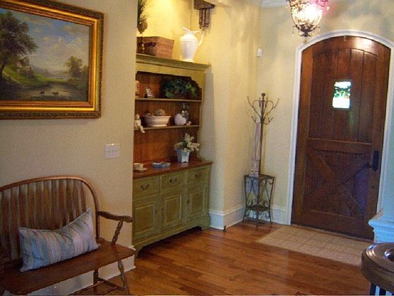 2nd image of 301 Belle Meade Ct