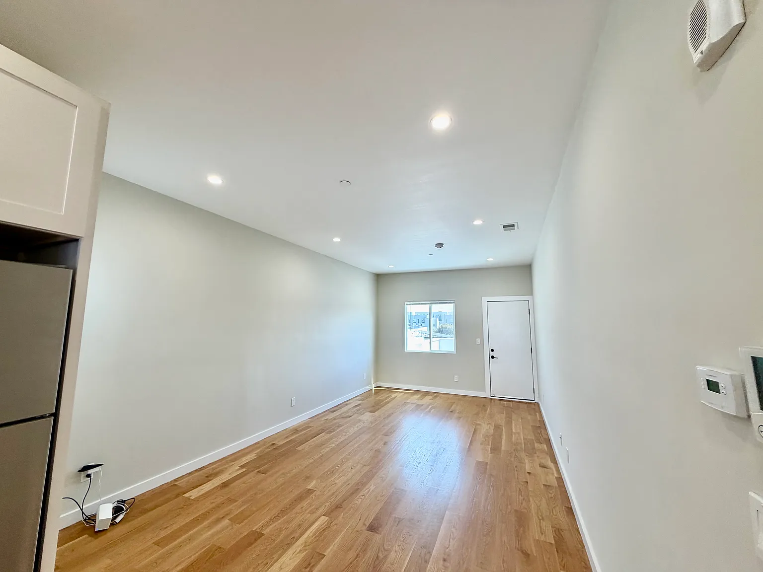 2 bed, 1069 sqft, $4,900 — Photo 1