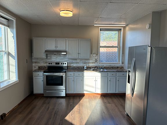 2nd image of 4325 Main St #C