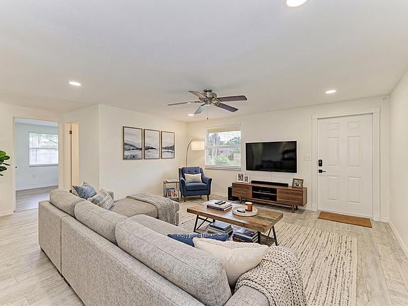 3rd image of 4319 AUGUSTINE AVENUE
