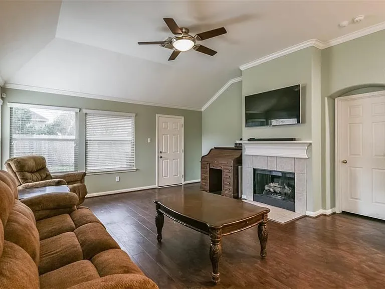 5911 Mettler Ln — Photo 9