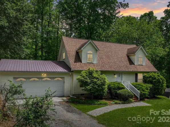 84 Varnadore Dr, Arden, NC 28704