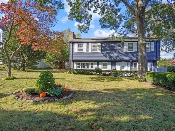 149 Sunrise Dr, Bristol, RI 02809