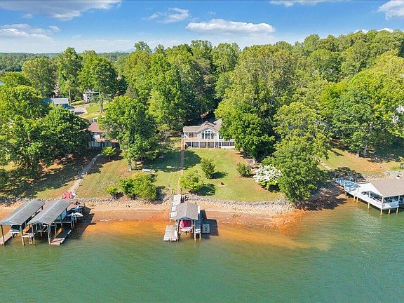 3rd image of 216 Pine Knob Cir