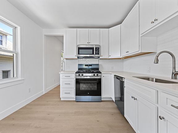 3rd image of 373 Palmer Ave Floor 2