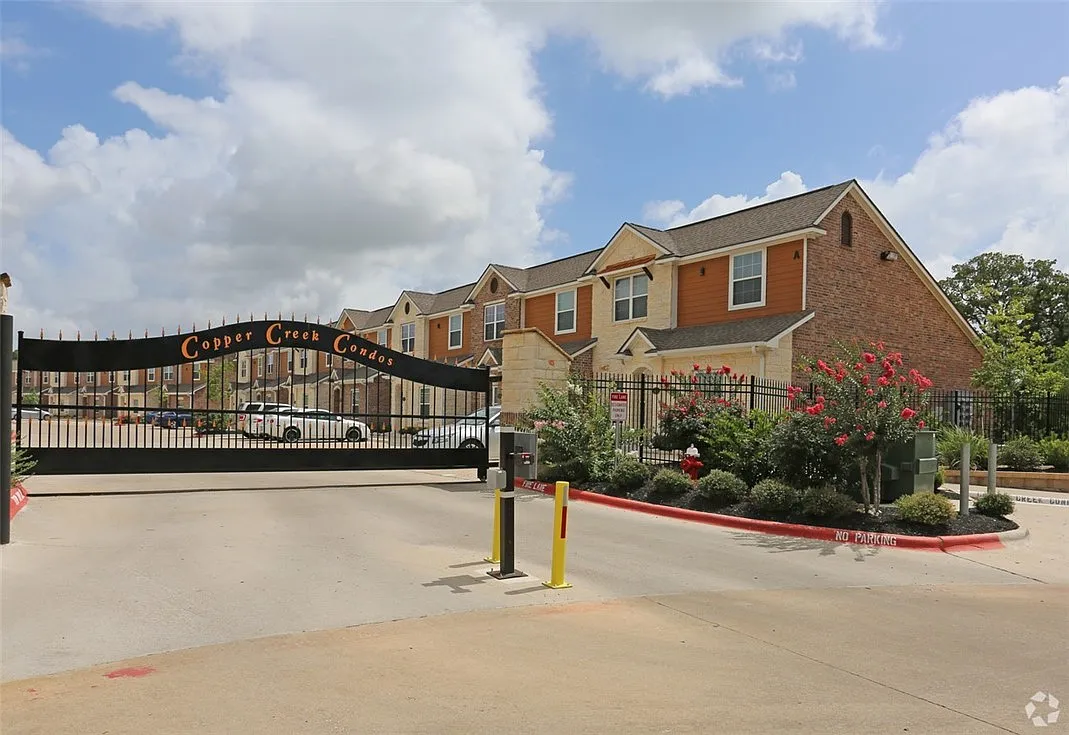 4 bed, 1495 sqft, $2,100 — Photo 2