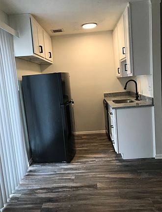 3rd image of 2351 Beechmont Ave #2