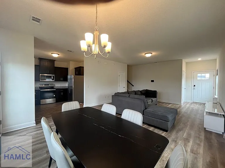100 Centennial Ct — Photo 4