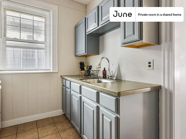78 Glenville Ave #C — Photo 12