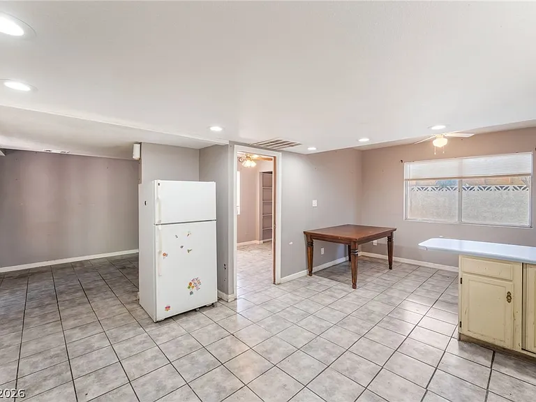 4268 Hampshire Cir — Photo 9