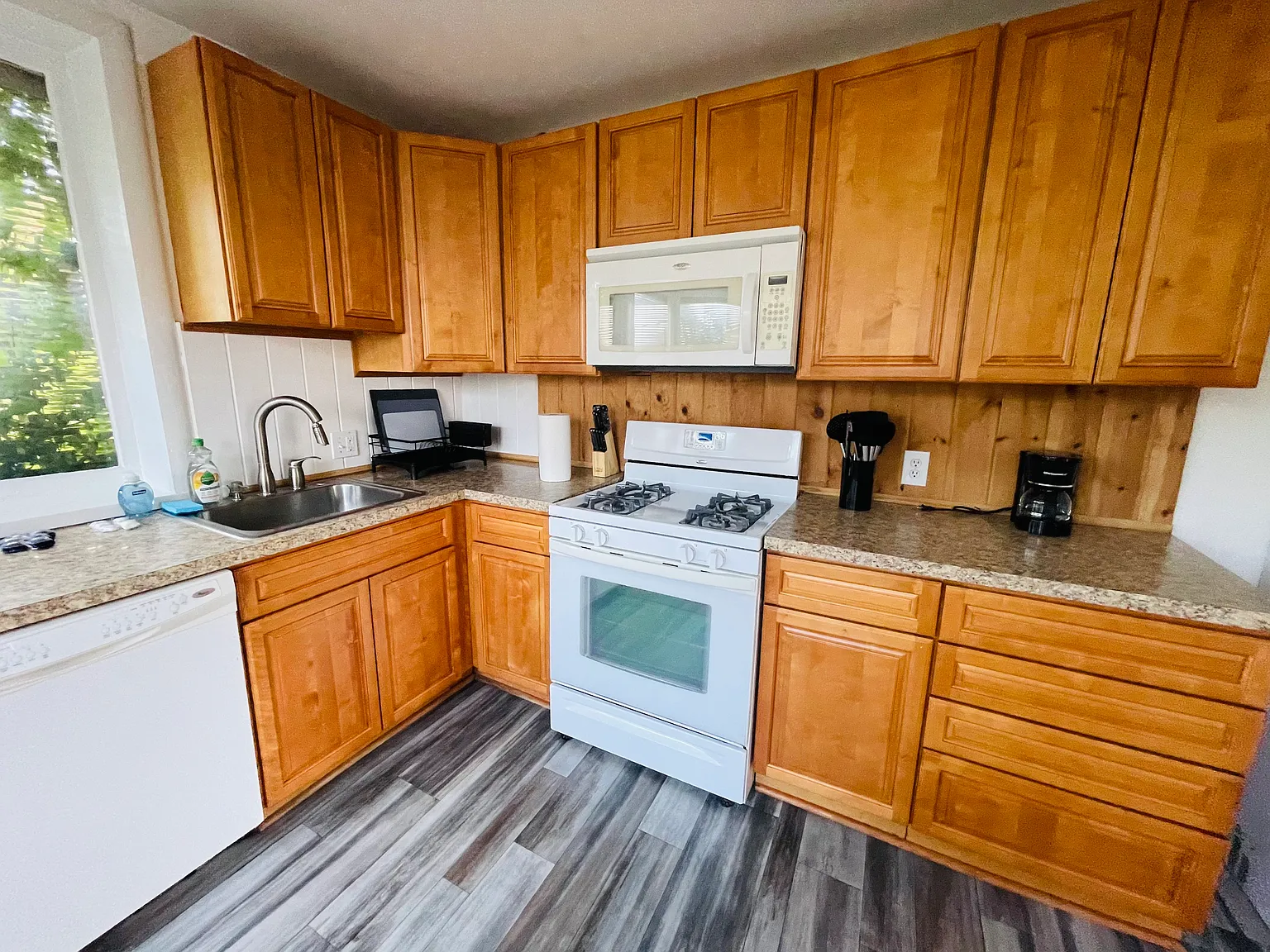 2 bed, 1100 sqft, $2,550 — Photo 2