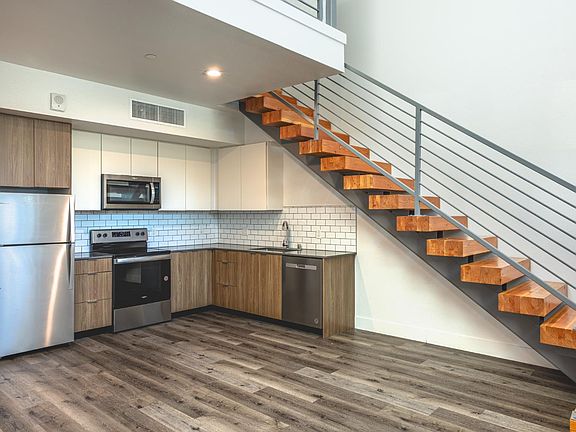 4th image of 301 D St #4ef6778b7