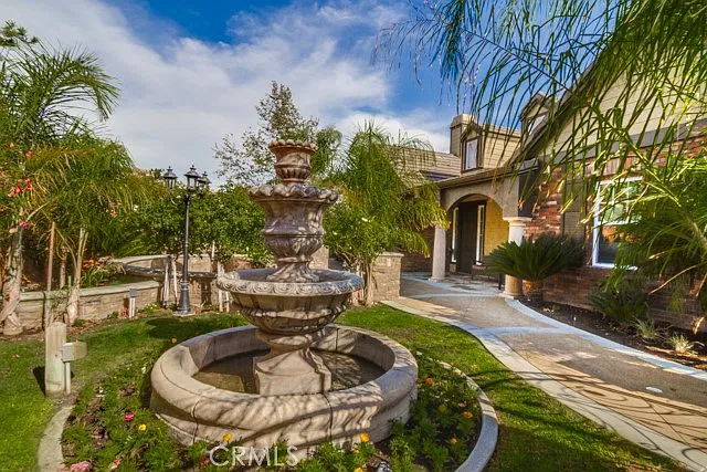 4 bed, 3.5 bath, 3697 sqft, $8,200 — Photo 3