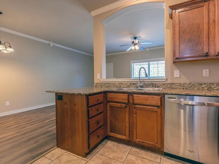 102 Venezia Ln — Photo 11