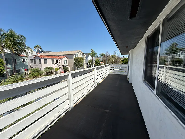 1110 Mira Mar Ave — Photo 37