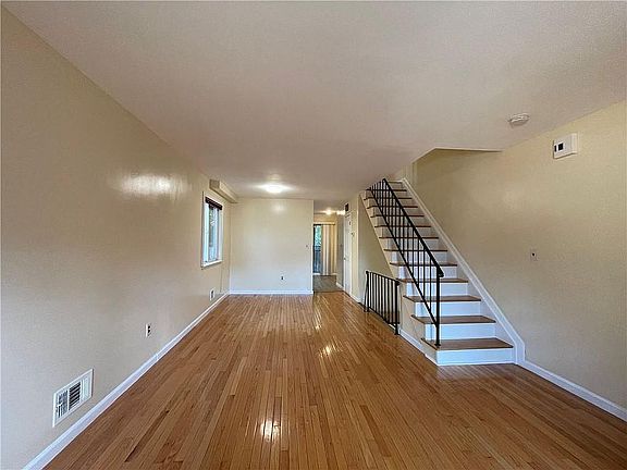 3rd image of 415 Skyline Dr