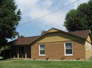 901 E Clark Trl, Herrin, IL 62948