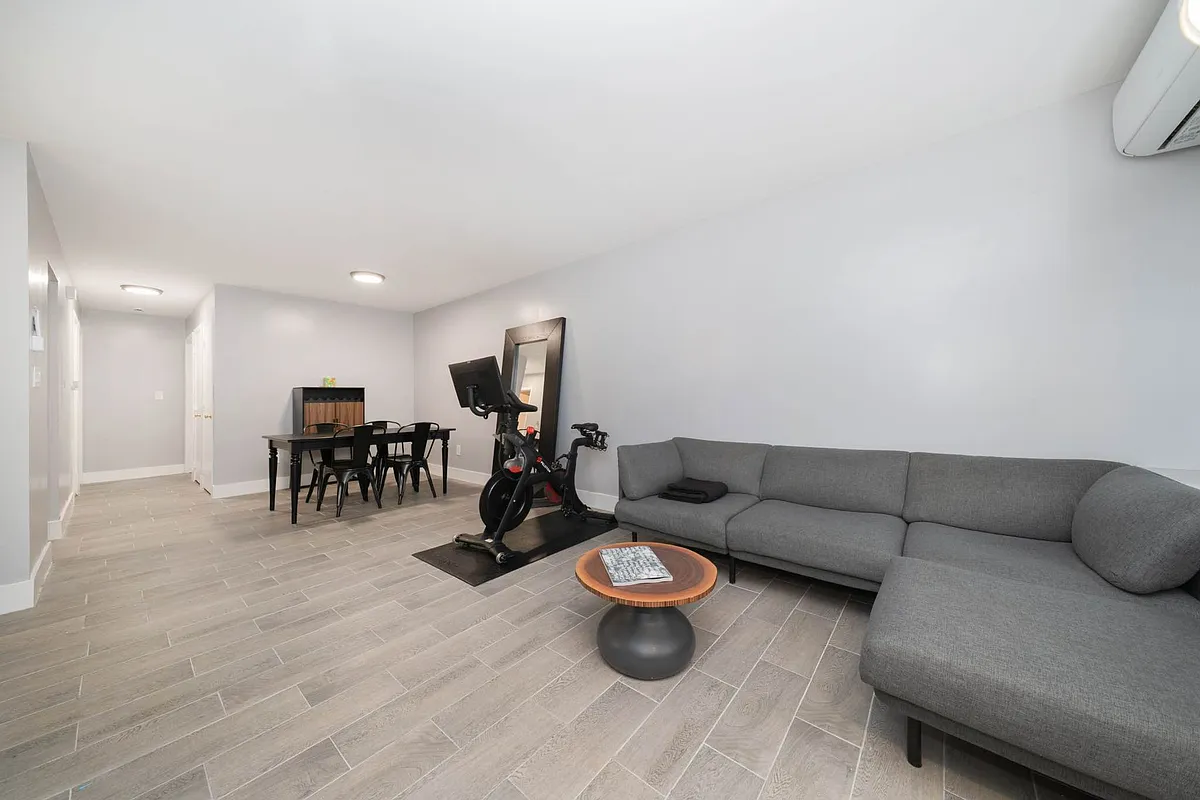 Building Photo - 161 Sumpter St #1