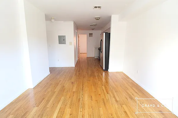 Rented by Grand & Co. | media 5