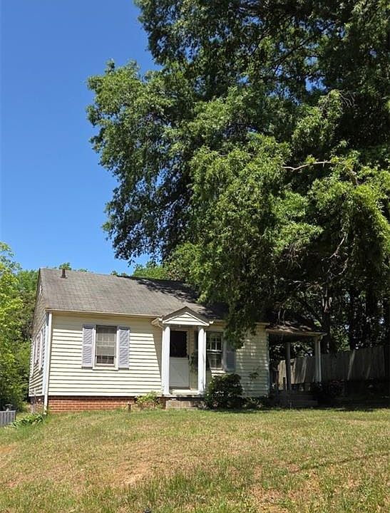 1st image of 2709 Eastwood Dr