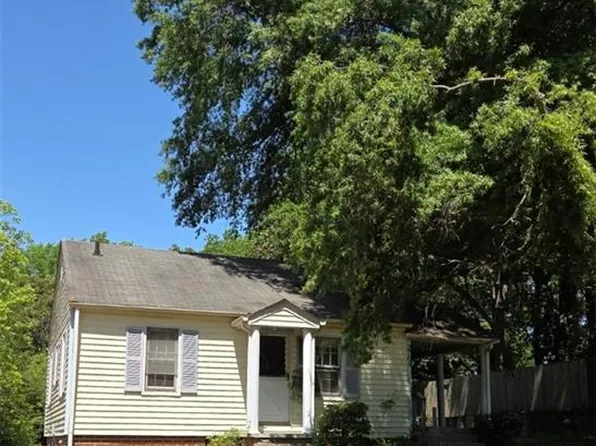 2709 Eastwood Dr, Winston Salem, NC 27107