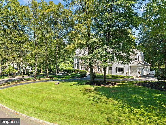 5th image of 31 Timber Knoll Dr