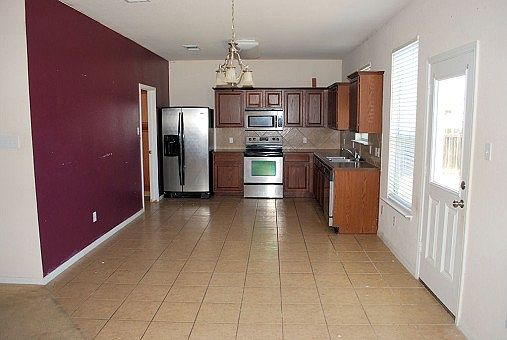 5th image of 701 Leo Ln