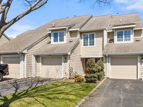 41 Doral Lane #41, Bay Shore, NY 11706