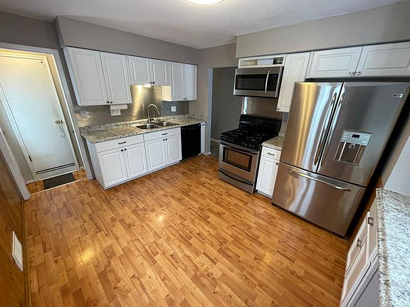 Kitchen sink includes garbage disposal, pull-down sprayer faucet, and side filtered water faucet.