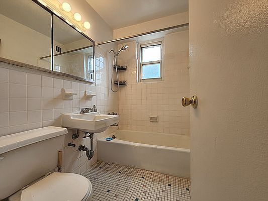5th image of 3660 Oxford Ave APT 5C