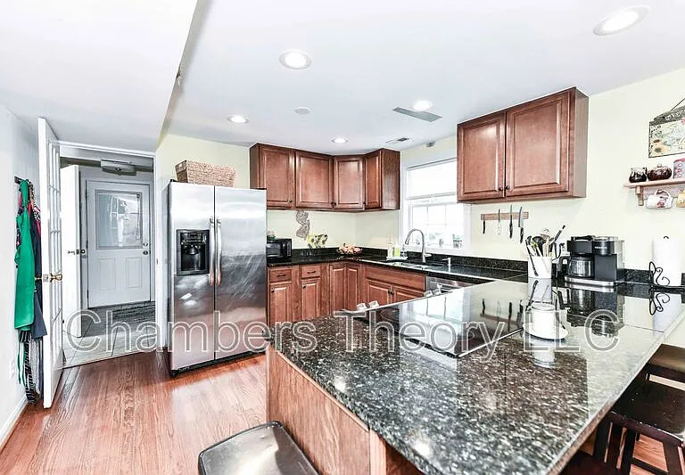 123 S Dickenson Ave — Photo 13