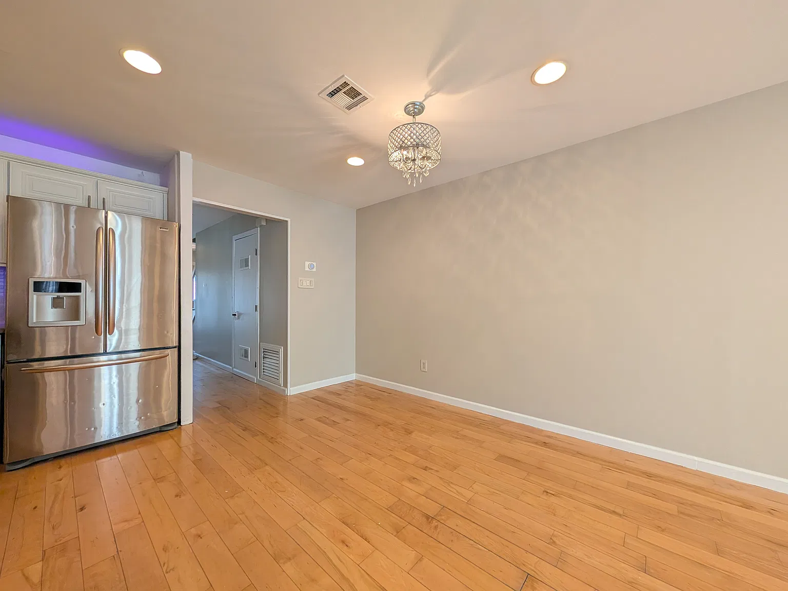 3 bed, 2.5 bath, 1602 sqft, $3,590 — Photo 3
