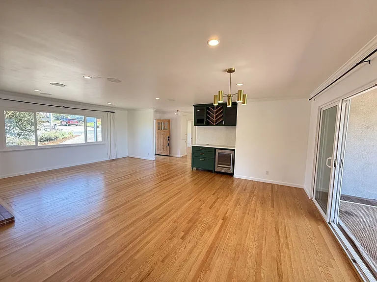 1401 Forest Ave — Photo 5