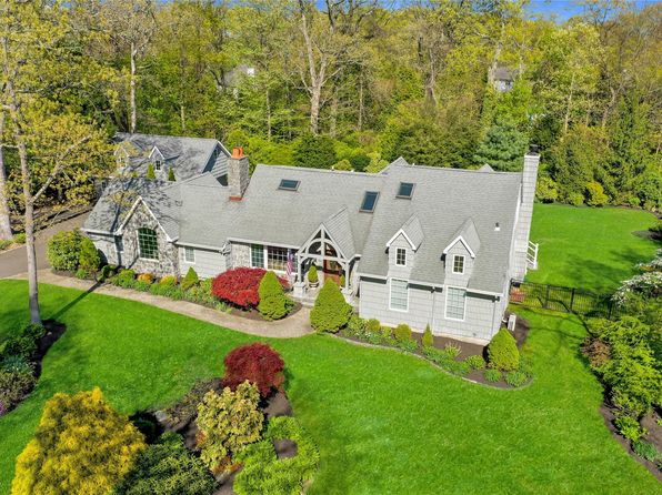 65 Brookhill Lane, Huntington, NY 11743