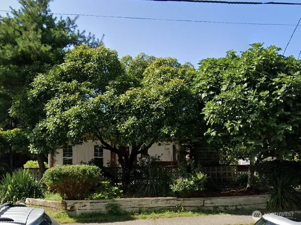 9533 Ashworth Avenue N, Seattle, WA 98103