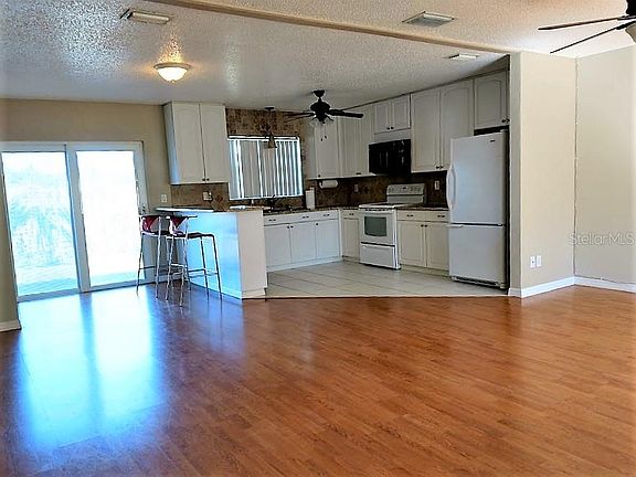 3rd image of 6421 Elmhurst Ct