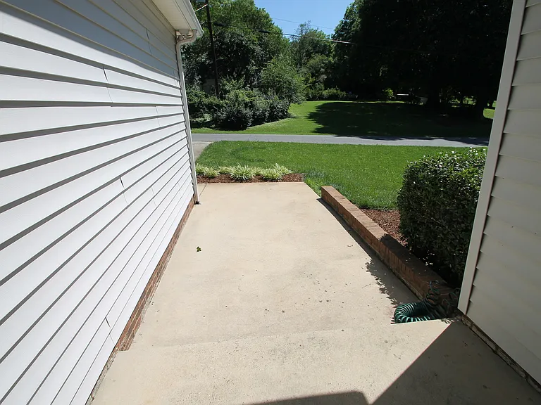 106 Elliott St W — Photo 5