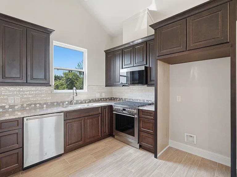 16081 Forest Mill Rd — Photo 32