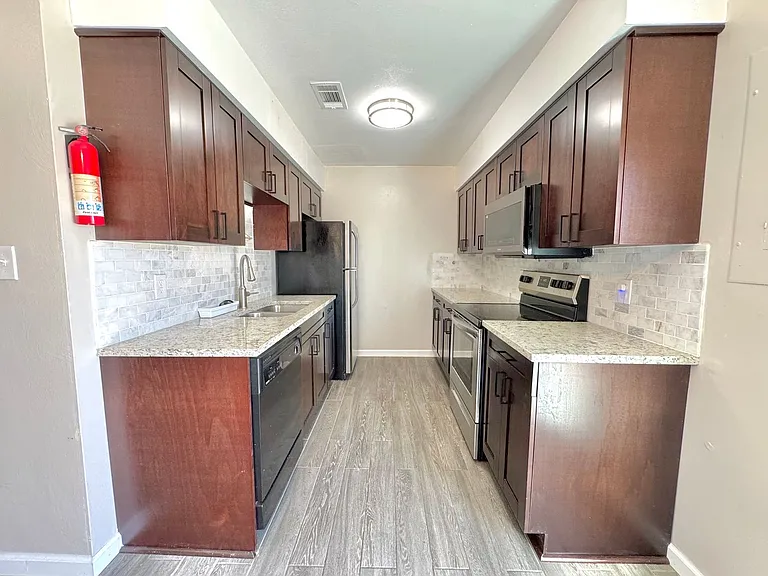 1037 Still Harbor Cir — Photo 4