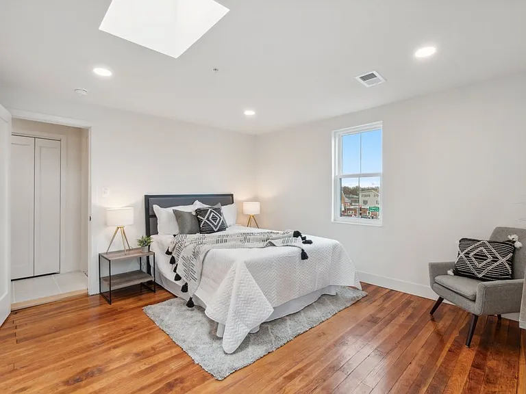 2nd bedroom
