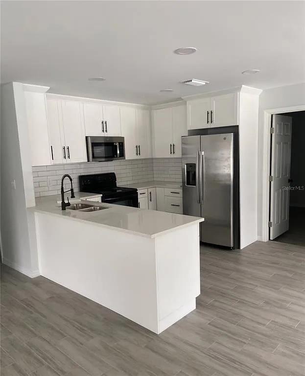 4 bed, 2.0 bath, 1556 sqft, $2,585 — Photo 2